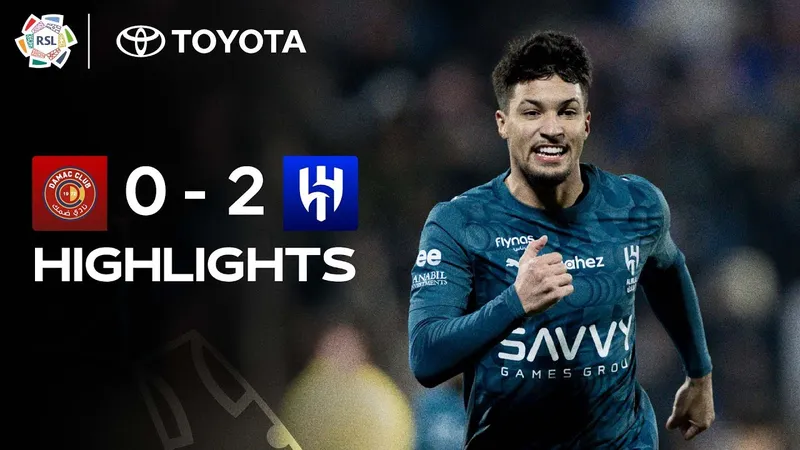 Cầu thủ Al Hilal và Damac tranh chấp quả bóng trên sân cỏ - Lịch sử đối Cầu thủ Al Hilal và Damac tranh chấp quả bóng trên sân cỏ - Lịch sử đối