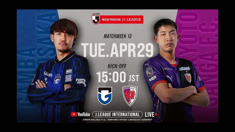 Cầu thủ Kyoto Sanga và Gamba Osaka đấu tranh gay gắt trên sân cỏ Cầu thủ Kyoto Sanga và Gamba Osaka đấu tranh gay gắt trên sân cỏ