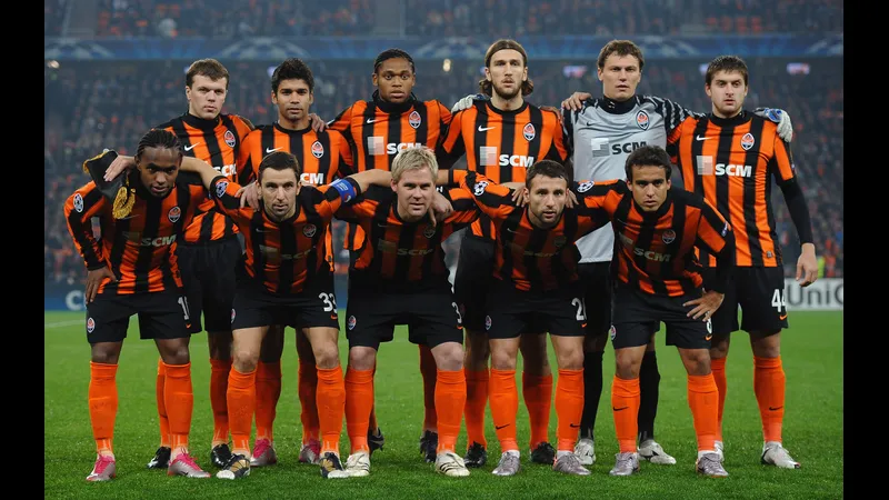 Cầu thủ Shakhtar Donetsk cướp bóng khéo léo trước LNZ Cherkasy Cầu thủ Shakhtar Donetsk cướp bóng khéo léo trước LNZ Cherkasy