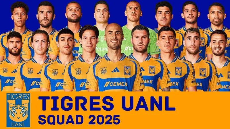 Cầu thủ Nashville với Tigres UANL trong tình huống tranh chấp bóng Cầu thủ Nashville với Tigres UANL trong tình huống tranh chấp bóng