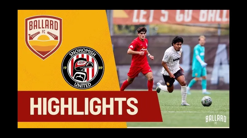 Cầu thủ của Ballard và Snohomish United đang bắt chước hành động sút bóng