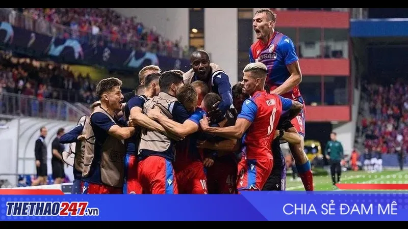 Cầu thủ Young Boys tiếp tục tấn công mạnh mẽ trước hàng phòng ngự của Plzen Cầu thủ Young Boys tiếp tục tấn công mạnh mẽ trước hàng phòng ngự của Plzen