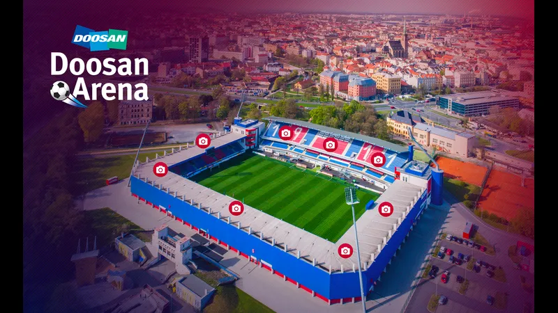 Cầu thủ Plzen và Young Boys tranh chấp bóng trước khán đài Cầu thủ Plzen và Young Boys tranh chấp bóng trước khán đài